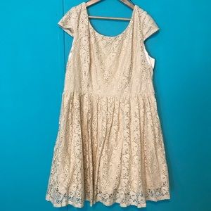Pompous Girly 20W cream lace dress layers floral